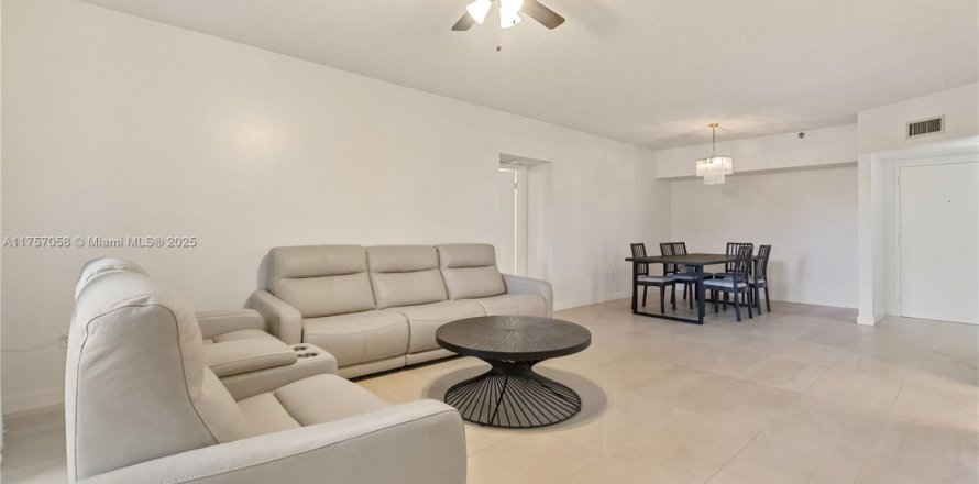 Condo in Miami, Florida, 2 bedrooms  № 1863723