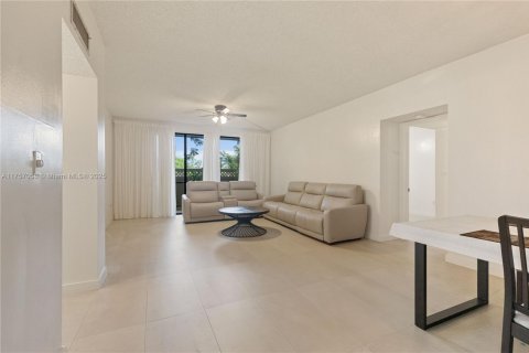 Condo in Miami, Florida, 2 bedrooms  № 1863723 - photo 2