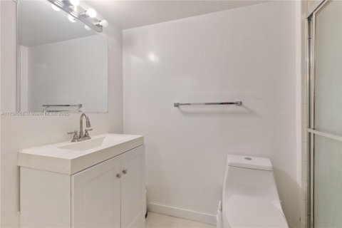 Condo in Miami, Florida, 2 bedrooms  № 1863723 - photo 18