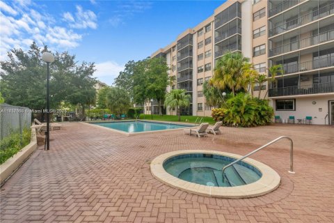 Condo in Miami, Florida, 2 bedrooms  № 1863723 - photo 28