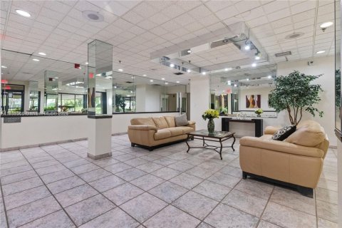 Condo in Miami, Florida, 2 bedrooms  № 1863723 - photo 25