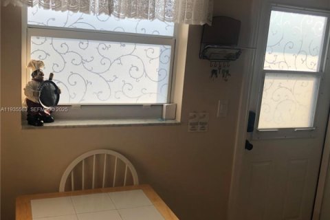 Condo in Hallandale Beach, Florida, 2 bedrooms  № 1994126 - photo 3