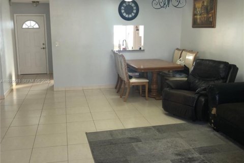 Condo in Hallandale Beach, Florida, 2 bedrooms  № 1994126 - photo 6