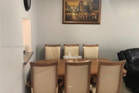 Condo in Hallandale Beach, Florida, 2 bedrooms  № 1994126 - photo 4