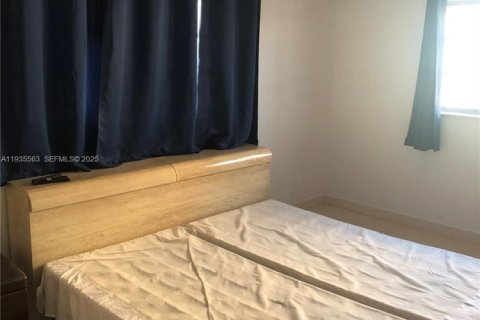 Condo in Hallandale Beach, Florida, 2 bedrooms  № 1994126 - photo 14