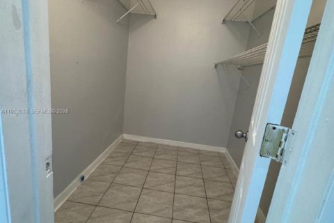 Condominio en alquiler en Oakland Park, Florida, 1 dormitorio, 61.22 m2 № 2054318 - foto 3