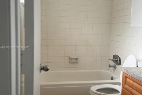 Condominio en alquiler en Oakland Park, Florida, 1 dormitorio, 61.22 m2 № 2054318 - foto 7