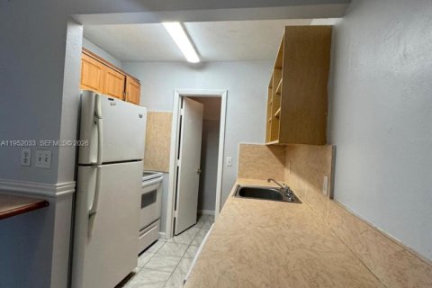 Condominio en alquiler en Oakland Park, Florida, 1 dormitorio, 61.22 m2 № 2054318 - foto 4