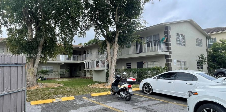 Condominio en Oakland Park, Florida, 1 dormitorio  № 2054318