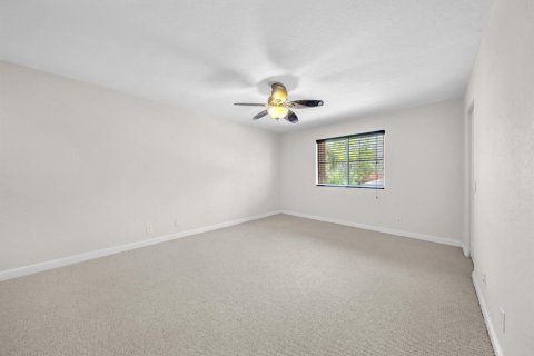 House in Weston, Florida 5 bedrooms, 361.76 sq.m. № 2084053 - photo 28