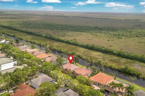House in Weston, Florida 5 bedrooms, 361.76 sq.m. № 2084053 - photo 5