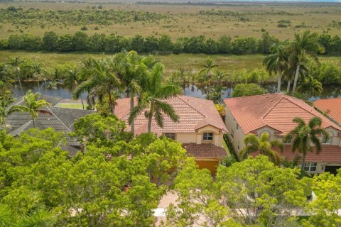 House in Weston, Florida 5 bedrooms, 361.76 sq.m. № 2084053 - photo 6