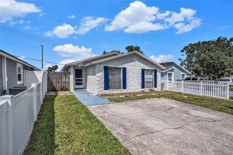 Casa en venta en Tampa, Florida, 3 dormitorios, 107.58 m2 № 1905408 - foto 3