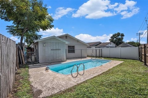 Casa en venta en Tampa, Florida, 3 dormitorios, 107.58 m2 № 1905408 - foto 25