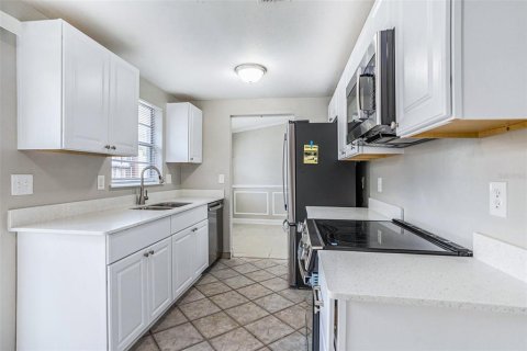 Casa en venta en Tampa, Florida, 3 dormitorios, 107.58 m2 № 1905408 - foto 12