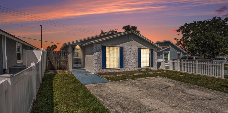 Casa en Tampa, Florida 3 dormitorios, 107.58 m2 № 1905408