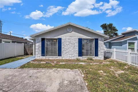 Casa en venta en Tampa, Florida, 3 dormitorios, 107.58 m2 № 1905408 - foto 2