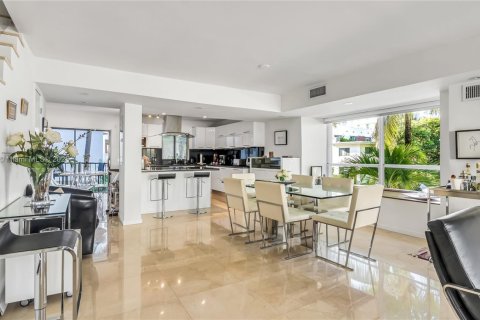 Touwnhouse à vendre à Bay Harbor Islands, Floride: 3 chambres, 156.08 m2 № 2036631 - photo 22