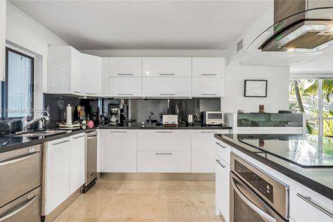 Touwnhouse à vendre à Bay Harbor Islands, Floride: 3 chambres, 156.08 m2 № 2036631 - photo 16