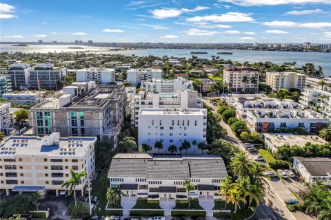 Touwnhouse à vendre à Bay Harbor Islands, Floride: 3 chambres, 156.08 m2 № 2036631 - photo 3