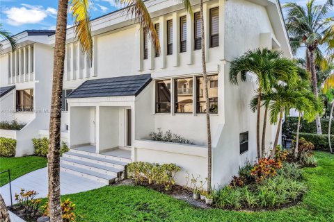 Touwnhouse à vendre à Bay Harbor Islands, Floride: 3 chambres, 156.08 m2 № 2036631 - photo 5