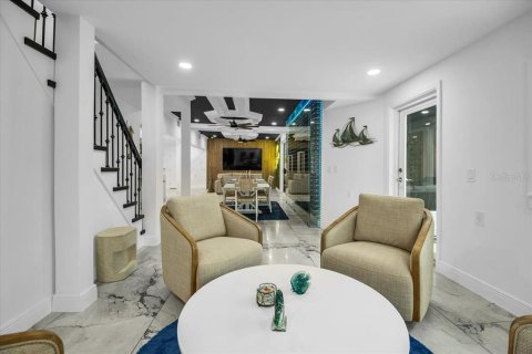 House in Sarasota, Florida 5 bedrooms, 290.41 sq.m. № 2214464 - photo 21