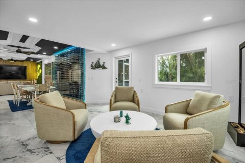 House in Sarasota, Florida 5 bedrooms, 290.41 sq.m. № 2214464 - photo 20