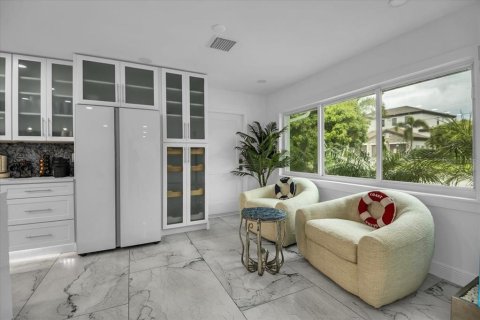 House in Sarasota, Florida 5 bedrooms, 290.41 sq.m. № 2214464 - photo 14
