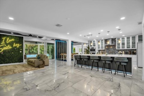 House in Sarasota, Florida 5 bedrooms, 290.41 sq.m. № 2214464 - photo 3
