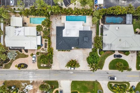 House in Sarasota, Florida 5 bedrooms, 290.41 sq.m. № 2214464 - photo 6