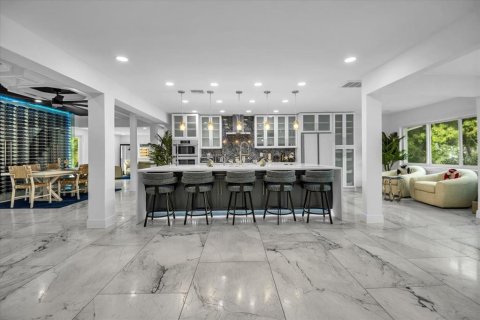 House in Sarasota, Florida 5 bedrooms, 290.41 sq.m. № 2214464 - photo 10
