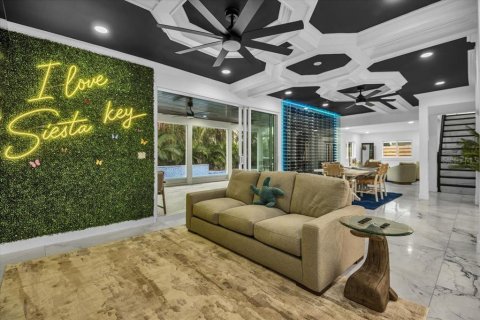 House in Sarasota, Florida 5 bedrooms, 290.41 sq.m. № 2214464 - photo 2