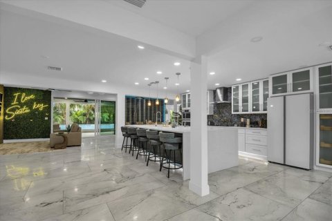 House in Sarasota, Florida 5 bedrooms, 290.41 sq.m. № 2214464 - photo 11