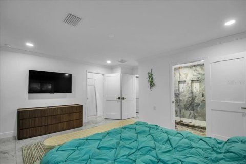 House in Sarasota, Florida 5 bedrooms, 290.41 sq.m. № 2214464 - photo 25