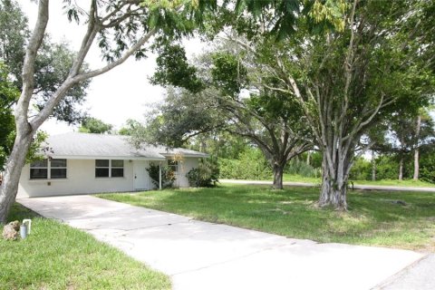 House in Sarasota, Florida 3 bedrooms, 86.96 sq.m. № 2323088