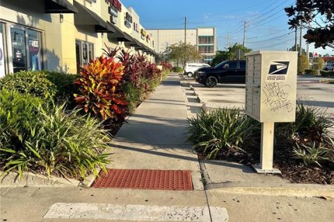 Commercial property in Orlando, Florida 1080.27 sq.m. № 2236440 - photo 2