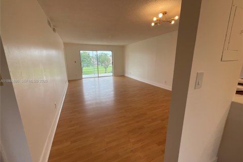 Condominio en venta en Sunrise, Florida, 2 dormitorios, 95.69 m2 № 2029793 - foto 3