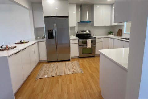 Condominio en Sunrise, Florida, 2 dormitorios  № 2029793