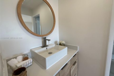 Condominio en venta en Sunrise, Florida, 2 dormitorios, 95.69 m2 № 2029793 - foto 16