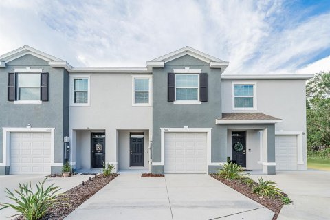Townhouse in Wesley Chapel, Florida 3 bedrooms, 155.43 sq.m. № 1828602 - photo 1