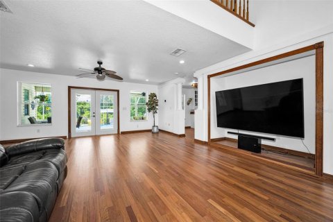 House in New Port Richey, Florida 5 bedrooms, 494.43 sq.m. № 2098027 - photo 12