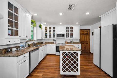 House in New Port Richey, Florida 5 bedrooms, 494.43 sq.m. № 2098027 - photo 20