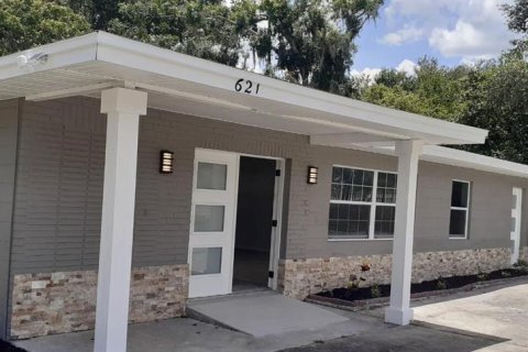 Propiedad comercial en alquiler en Brandon, Florida, 202.99 m2 № 1542152 - foto 1