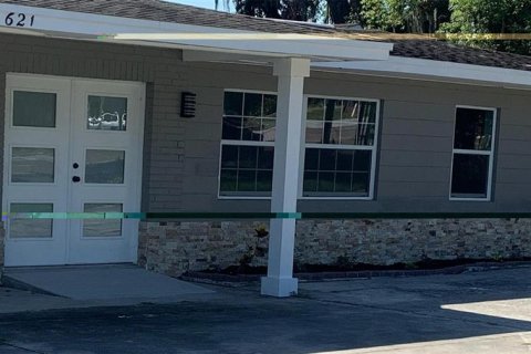 Propiedad comercial en alquiler en Brandon, Florida, 202.99 m2 № 1542152 - foto 8