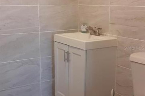 Propiedad comercial en alquiler en Brandon, Florida, 202.99 m2 № 1542152 - foto 6