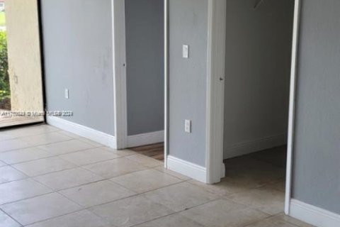 Condo in West Palm Beach, Florida, 2 bedrooms  № 1462494 - photo 6