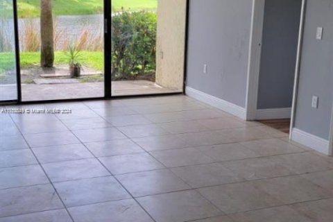 Condo in West Palm Beach, Florida, 2 bedrooms  № 1462494 - photo 4