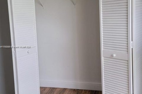 Condo in West Palm Beach, Florida, 2 bedrooms  № 1462494 - photo 10