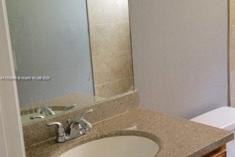 Condo in West Palm Beach, Florida, 2 bedrooms  № 1462494 - photo 14