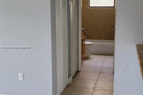 Condo in West Palm Beach, Florida, 2 bedrooms  № 1462494 - photo 7